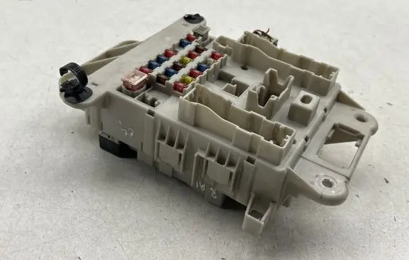 Toyota RAV 4 (XA20) Fuse module