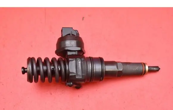 Volkswagen PASSAT B5.5 Fuel injector 038130073BA