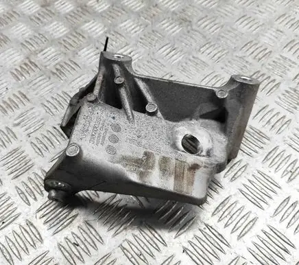 Volvo V60 Engine mounting bracket 31670033