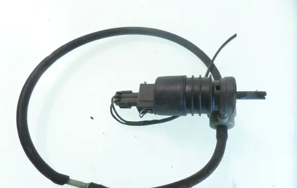 Volkswagen PASSAT B4 Windscreen/windshield washer pump