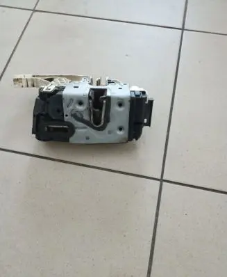 Volkswagen Crafter Front door lock A9067304335