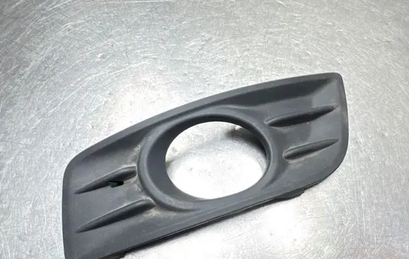 Volvo V50 Front fog light trim/grill 30779100 BP8BB