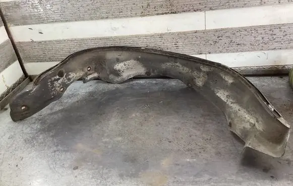 Mercedes-Benz W123 Front wheel arch liner splash guards