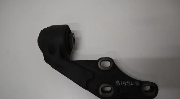 Land Rover Range Rover Sport L320 Engine mount bracket KQB000133