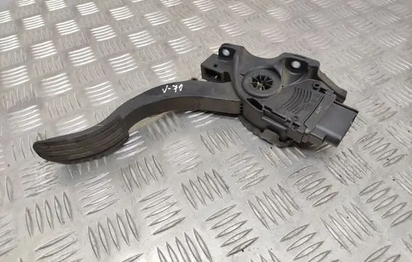 Volvo V70 Accelerator throttle pedal 6G929F836AD
