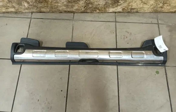 Trunk/boot sill cover protection