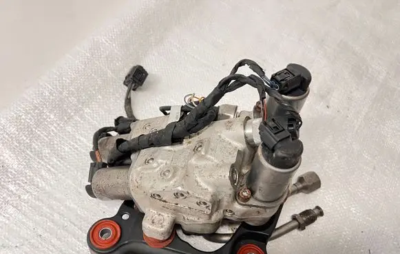 BMW 5 F10 F11 Active stabilizer control/valve assembly 6775258