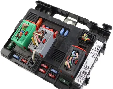 Peugeot 206 Fuse module 9650618480 U118470003L BSMB3