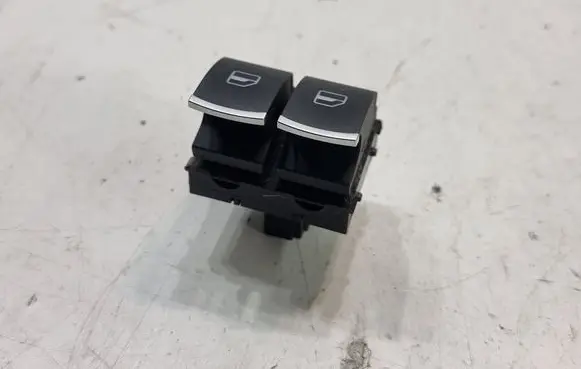 Volkswagen Golf VI Electric window control switch