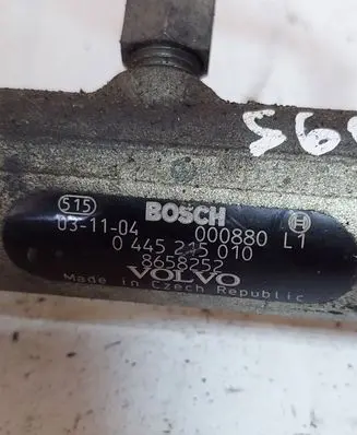 Volvo S60 Fuel main line pipe 8658252 0445215010 000880