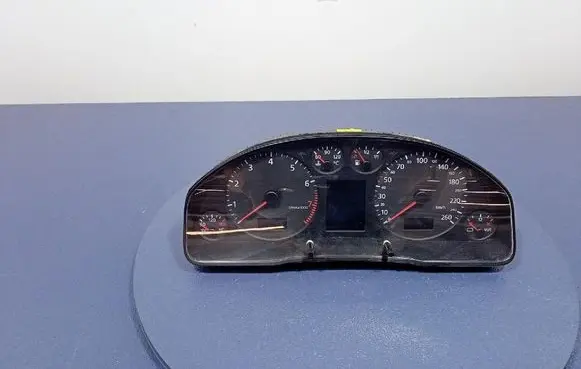 Speedometer (instrument cluster)