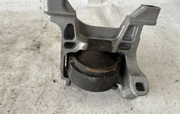 Mazda 6 Engine mount vacuum valve 