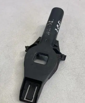 Radiator mount bracket