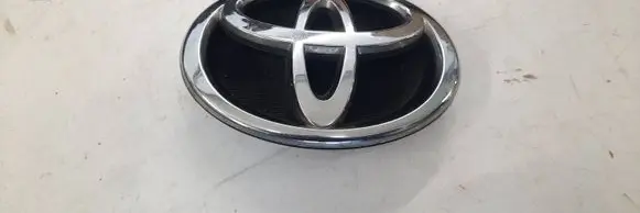 Toyota Corolla Verso E121 Manufacturer badge logo/emblem 7531113170