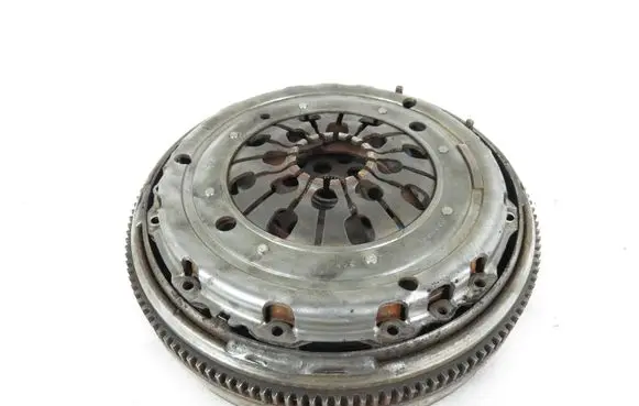 Volkswagen Transporter - Caravelle T4 Dual mass flywheel 322026710