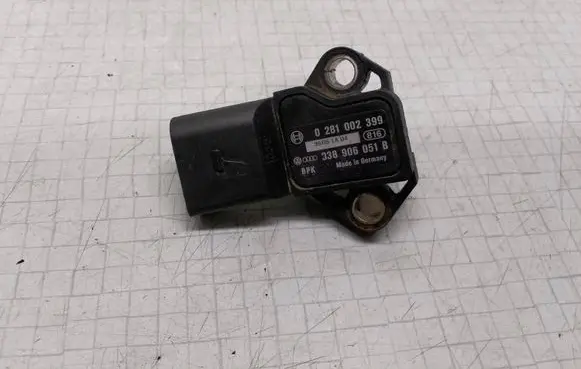 Volkswagen Touran I Air pressure sensor 038906051B 0281002399