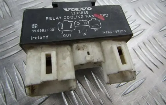 Volvo S40, V40 Coolant fan relay 1398845 899962000
