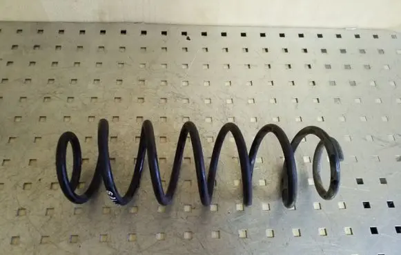 Volkswagen Polo IV 9N3 Rear coil spring