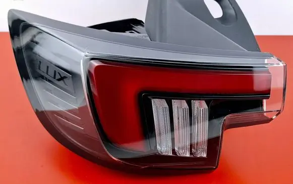 Opel Mokka B Rear/tail lights 9861335480