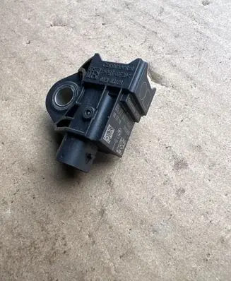 BMW 5 G30 G31 G38 Airbag deployment crash/impact sensor 9341546 913350