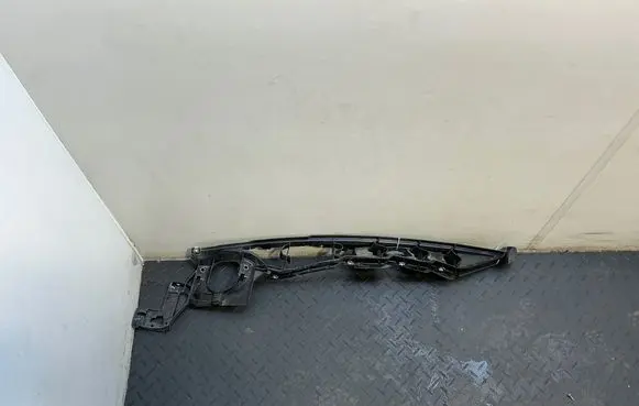BMW X5 E70 Fender mounting bracket 7157989
