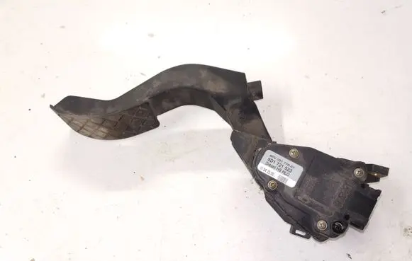 Volkswagen PASSAT B5 Accelerator throttle pedal 8D1721523