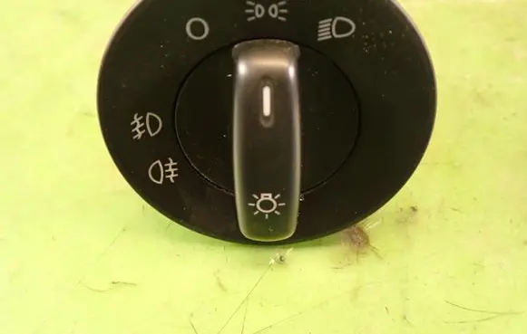 Skoda Octavia Mk2 (1Z) Light switch 1Z0941431G