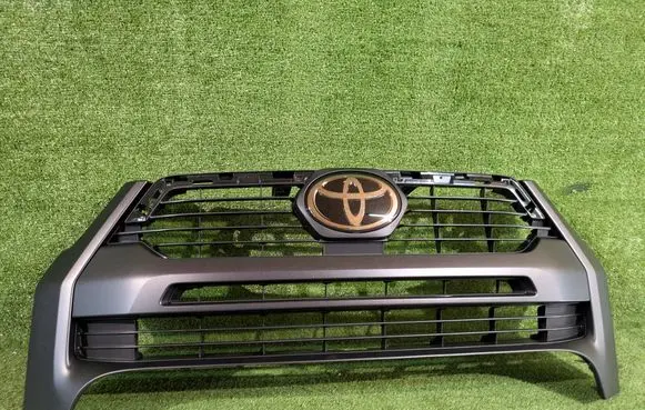 Toyota Hilux VIII Front grill