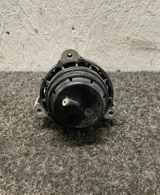 BMW 5 G30 G31 Engine mount bracket 6883514