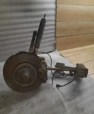 Mercedes-Benz S W126 Front wheel hub spindle knuckle 9639497