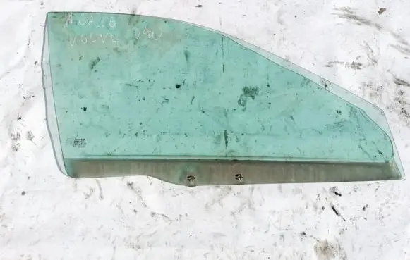 Volvo S40, V40 Front door window glass four-door
