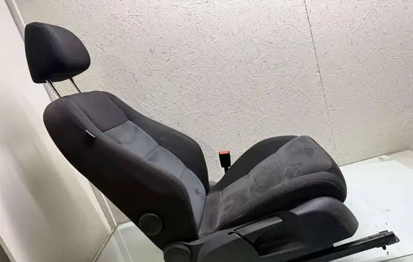 Volkswagen Golf VI Front passenger seat 