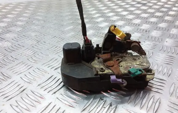 Chrysler 300M Front door lock