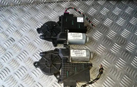 Skoda Fabia Mk1 (6Y) Front door window regulator motor 6Y1959801 6Y1959802