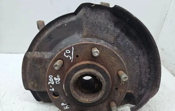 Mitsubishi L200 Front wheel hub