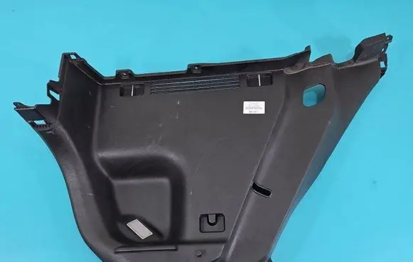 Trunk/boot side trim panel