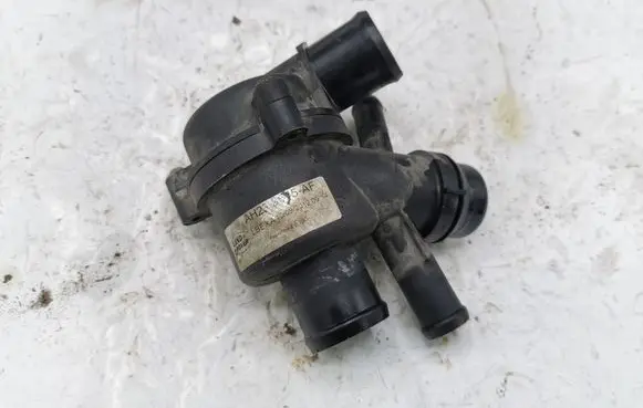 Thermostat/thermostat housing