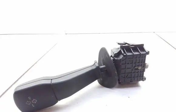 BMW 5 E39 Indicator stalk 01100400 8352014