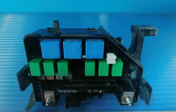 Hyundai i20 (PB PBT) Relay mounting block 1879001031