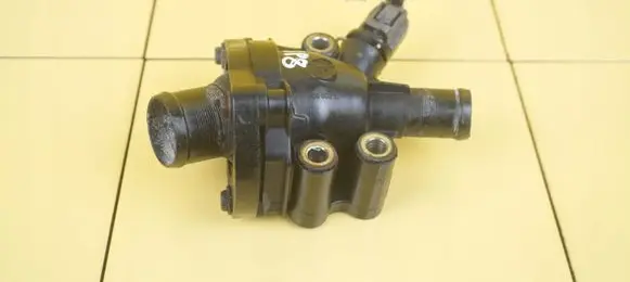 Volvo C30 Thermostat/thermostat housing B5254T3