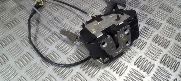 Nissan Note (E11) Front door lock