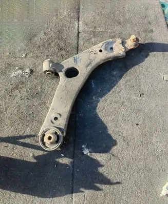 KIA Sportage Front lower control arm/wishbone