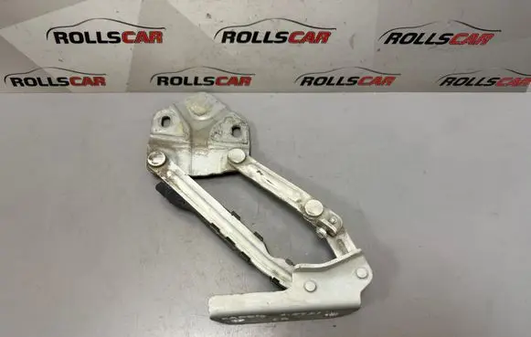 Engine bonnet/hood hinges