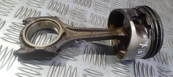Opel Astra G Piston with connecting rod