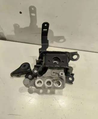 Toyota RAV 4 (XA50) Engine mount bracket L3251257