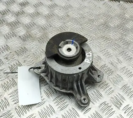Mercedes-Benz E W238 Engine mount bracket A2382400300