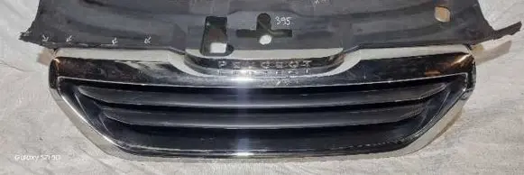 Peugeot 2008 I Front bumper upper radiator grill
