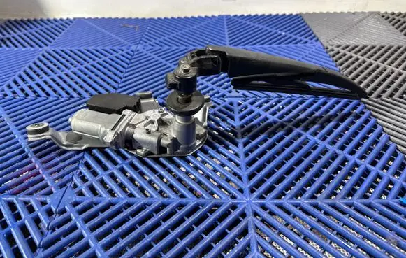 Lexus CT 200H Rear window wiper motor 8513076010 2596002252