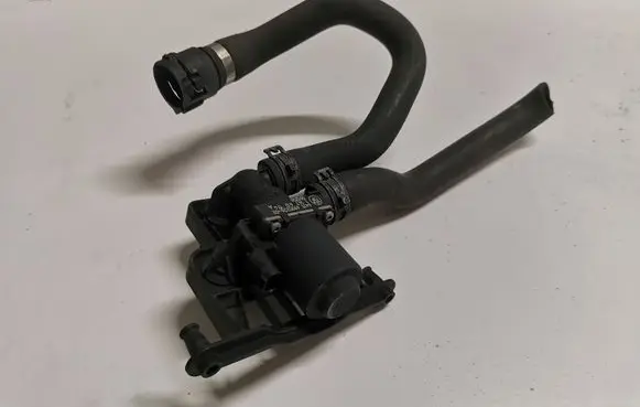 BMW 5 E60 E61 Coolant heater control valve 6920226