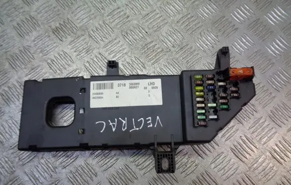 Opel Vectra C Fuse box cover 24400590